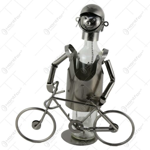 Suport pentru vin realizat din metal in forma de biciclist cu bicicleta