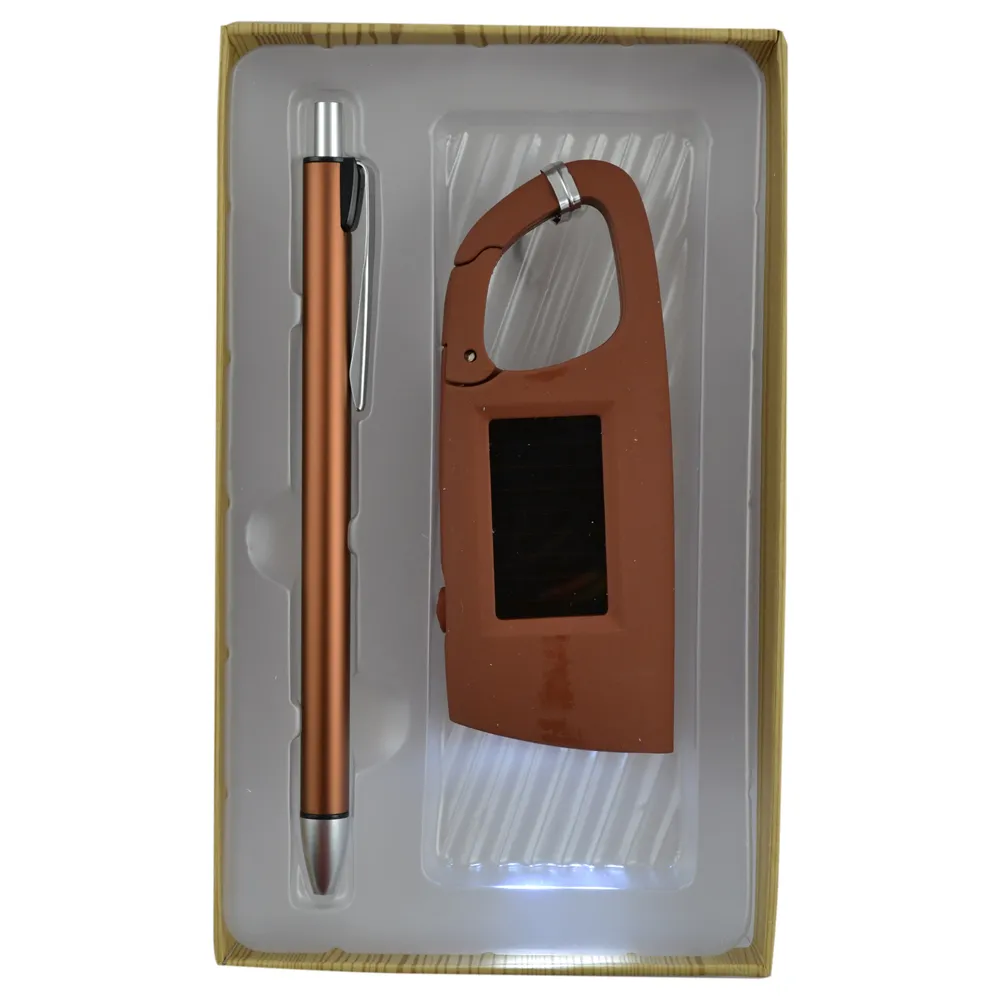 Set cadouri in cutie din hartie cu capac transparent - Pix si breloc cu lanterna - Mai multe tipuri Set cadouri in cutie din hartie cu capac transparent - Pix si breloc cu lanterna - Mai multe tipuri