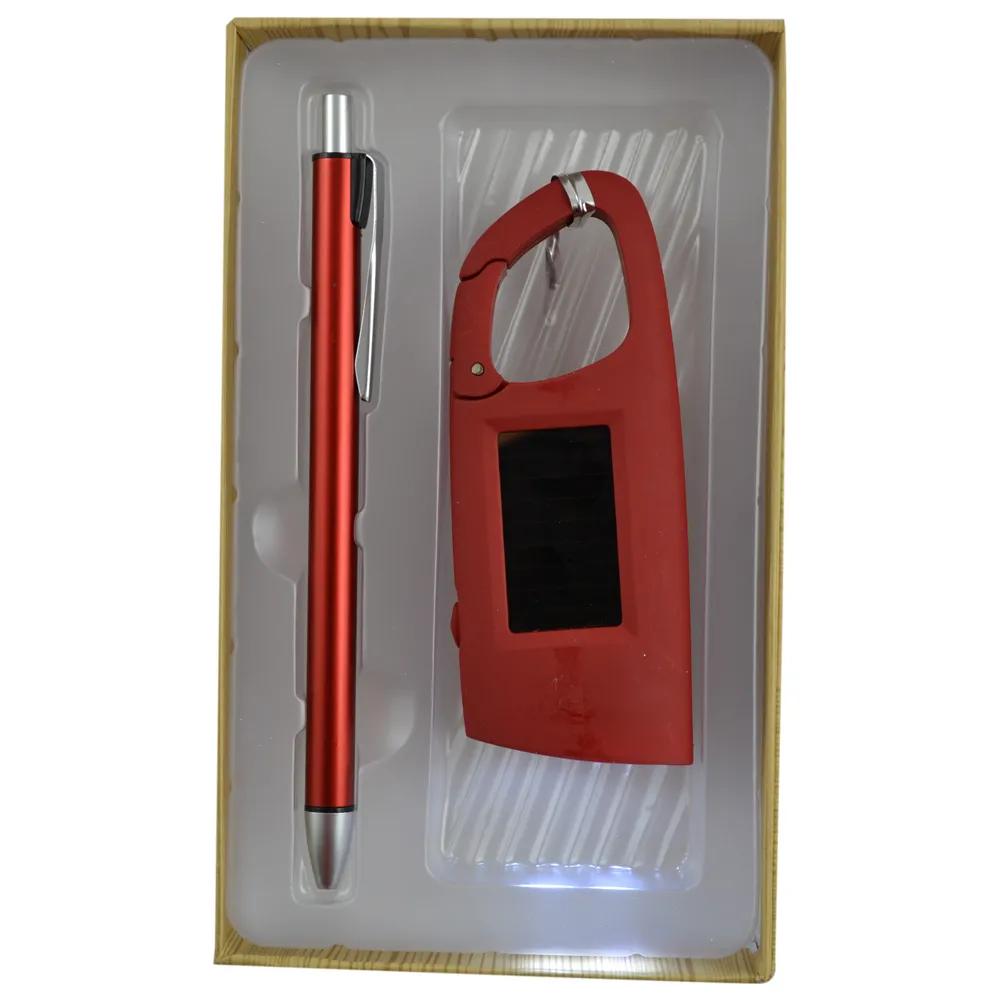 Set cadouri in cutie din hartie cu capac transparent - Pix si breloc cu lanterna - Mai multe tipuri Set cadouri in cutie din hartie cu capac transparent - Pix si breloc cu lanterna - Mai multe tipuri