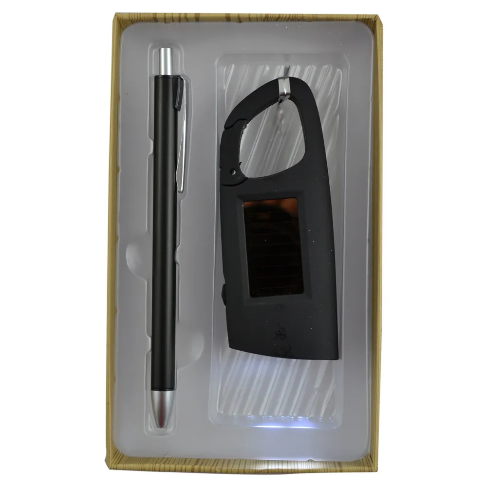 Set cadouri in cutie din hartie cu capac transparent - Pix si breloc cu lanterna - Mai multe tipuri Set cadouri in cutie din hartie cu capac transparent - Pix si breloc cu lanterna - Mai multe tipuri