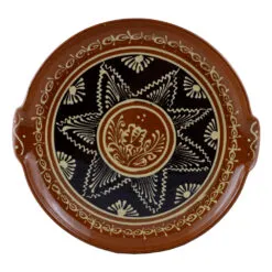 Platou ceramic rotund cu manere. decorata cu motive populare