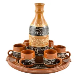 Set tuica ceramica cu platou. 6 canite si sticla. bogat decorate cu motive populare