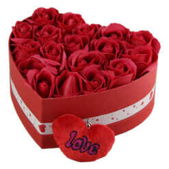 Cutie Inima cu trandafiri de sapun + breloc Love 22x20 CM