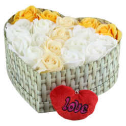 Cutie Inima cu trandafiri de sapun + breloc Love 22x20 CM