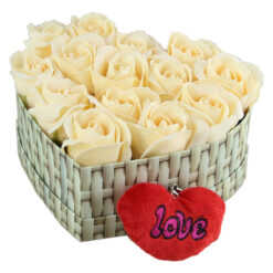 Cutie Inima cu trandafiri de sapun + breloc Love 20x17 CM