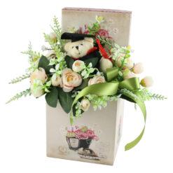 Aranjament floral pentru Absolvire cu ursulet in cutie decorativa 25x32 CM