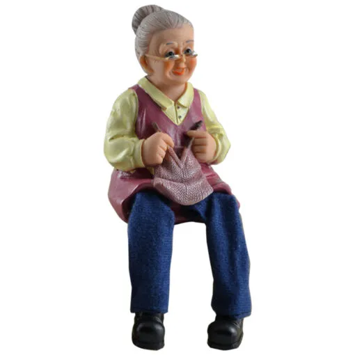 Figurina de batrini din rasina cu picioare textil - Diverse modele Batran/Batrana