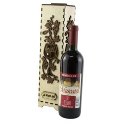 Suport din lemn cu vin rosu demidulce "La mult ani" 36 CM