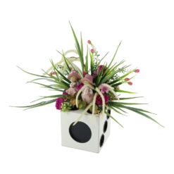 Aranjament decorativ cu flori artificiale si o figurine 15x35 CM