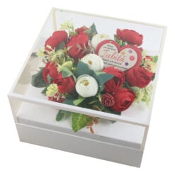 Aranjament floral in cutie cu inimioara 23x23 CM