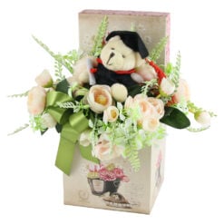 Aranjament floral pentru Absolvire cu ursulet in cutie decorativa 24x29 CM