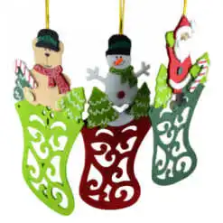 Decoratiune pentru craciun realizata din pasla cu agatatoare - Design Cizmulita - Diferite modele