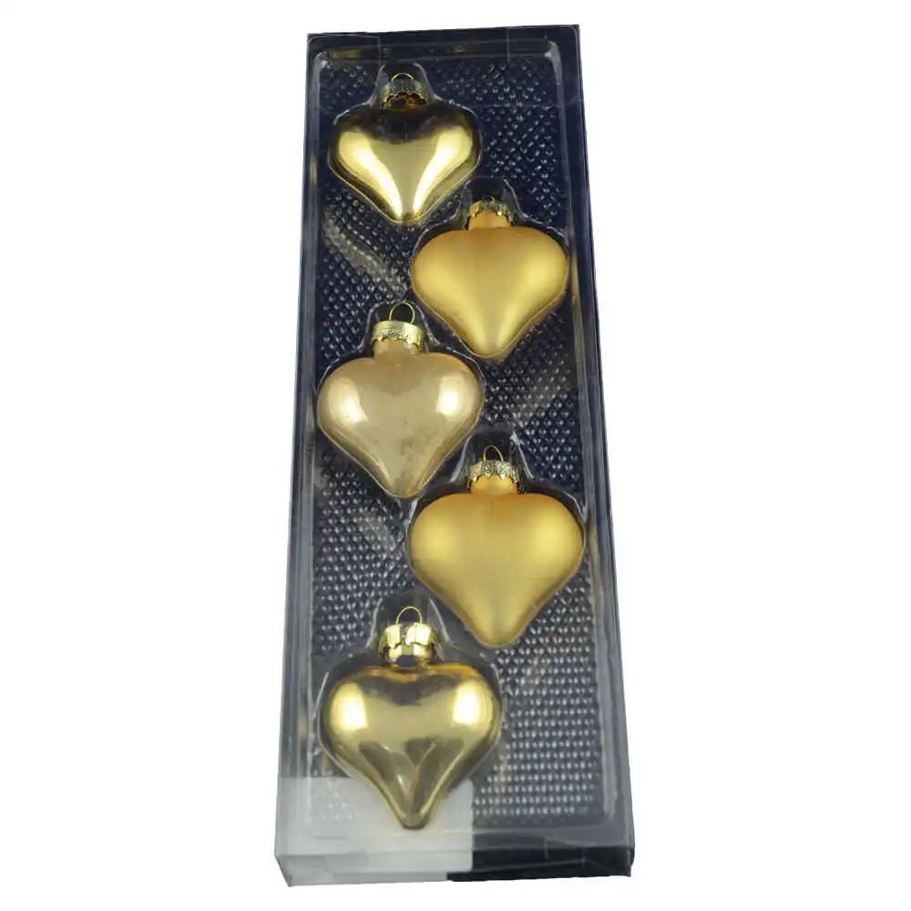 Set 5 globuri realizate din plastic in forma de inima pentru brad de craciun - Diferite modele (Auriu) Set 5 globuri realizate din plastic in forma de inima pentru brad de craciun - Diferite modele (Auriu)