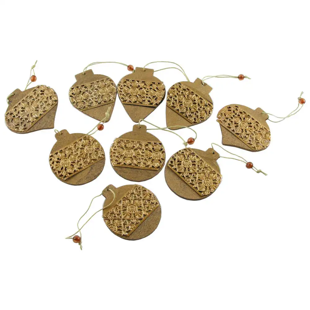 Set 9 ornamente de brad din lemn si metal 7 CM Set 9 ornamente de brad din lemn si metal 7 CM