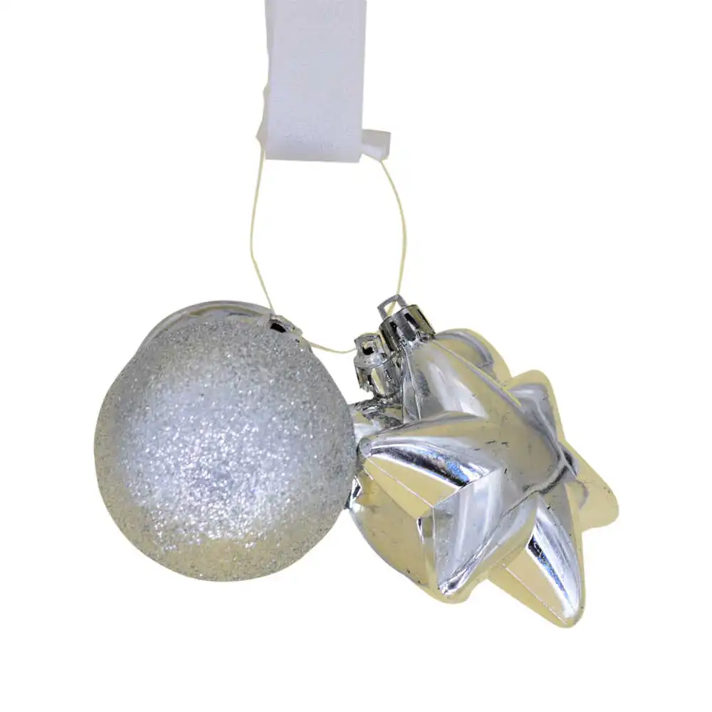 Set 4 globuri pentru brad in diferite modele - Argintiu Set 4 globuri pentru brad in diferite modele - Argintiu