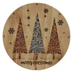 Decor pentru usa in forma rotunda realizat din lemn - Design cu brad si fulgi de nea