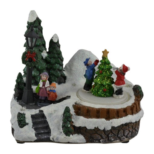 Ornament muzical pentru Craciun - Strada zapezita cu brazi si oameni