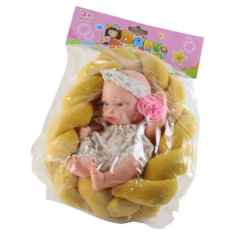 Bebelus cu suzeta si patut Bebelus cu suzeta si patut