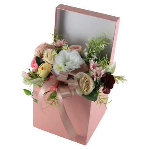 Aranjament floral in cutie patrata 23x18 CM