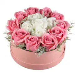 Aranjament floral din trandafiri de sapun in cutie 19 CM