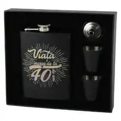 Set cadou "Viata incepe de la 40 de ani" Plosca cu palnie si 4 pahare
