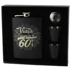 Set cadou "Viata incepe de la 60 de ani" Plosca cu palnie si 4 pahare