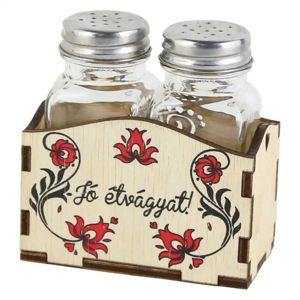 Set solnita si pipernita cu suport lemn "Jo etvagyat" 9x9 CM Set solnita si pipernita cu suport lemn "Jo etvagyat" 9x9 CM