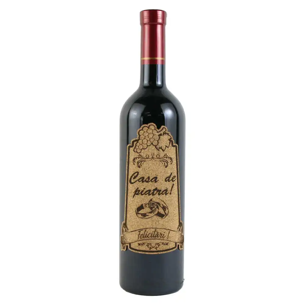 Vin rosu 750 ml "Casa de piatra! Felicitari!" cu eticheta personalizata din pluta Vin rosu 750 ml "Casa de piatra! Felicitari!" cu eticheta personalizata din pluta