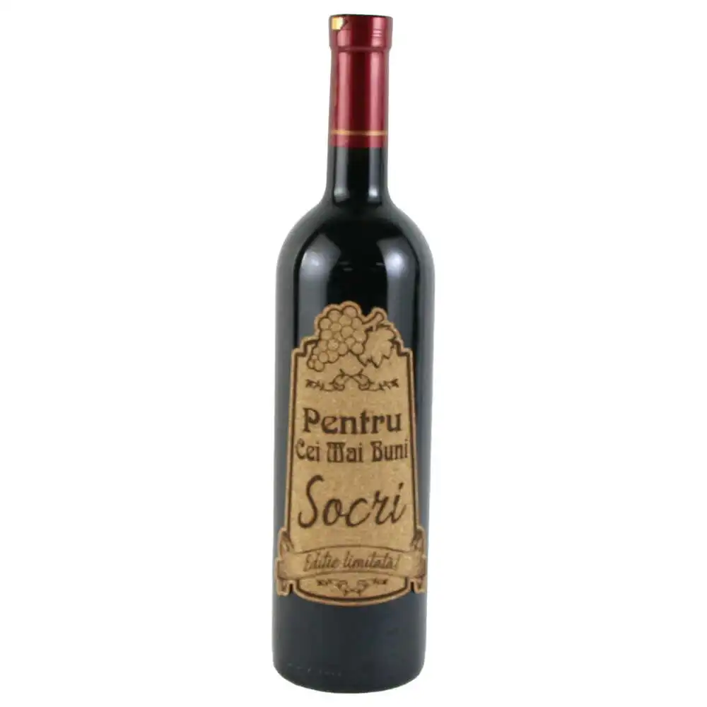 Vin rosu 750 ml "Pentru cei mai buni Socri" cu eticheta personalizata din pluta Vin rosu 750 ml "Pentru cei mai buni Socri" cu eticheta personalizata din pluta