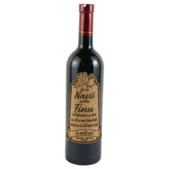 Vin rosu 750 ml "De la Nasii pentru Finu..." cu eticheta personalizata din pluta