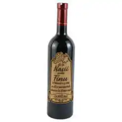 Vin rosu 750 ml "De la Nasii pentru Finu..." cu eticheta personalizata din pluta