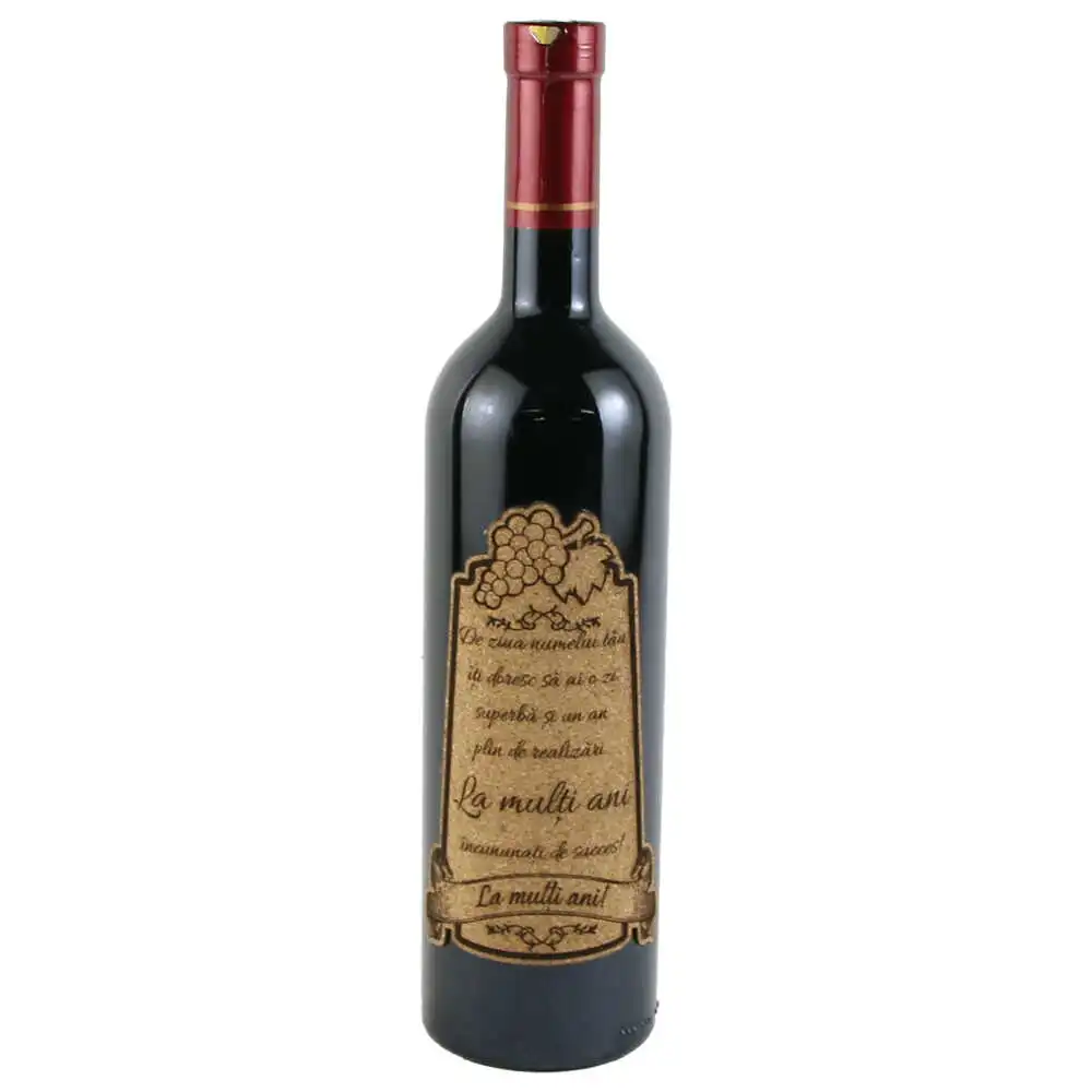 Vin rosu 750 ml "De ziua numelui tau...La multi ani!" cu eticheta personalizata din pluta Vin rosu 750 ml "De ziua numelui tau...La multi ani!" cu eticheta personalizata din pluta