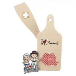Set ustensile bucatarie din lemn cu magnet frigider "I love Romania"