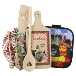 Set ustensile bucatarie din lemn cu magnet frigider "Romania"