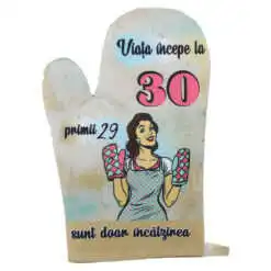 Manusa de bucatarie "Viata incepe la 30 ..."