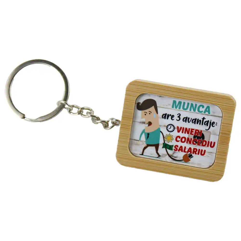 Breloc din bambus "Munca are 3 avantaje: Vineri/Concediu/Salariu" Breloc din bambus "Munca are 3 avantaje: Vineri/Concediu/Salariu"