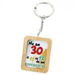 Breloc din bambus "Nu am 30..."