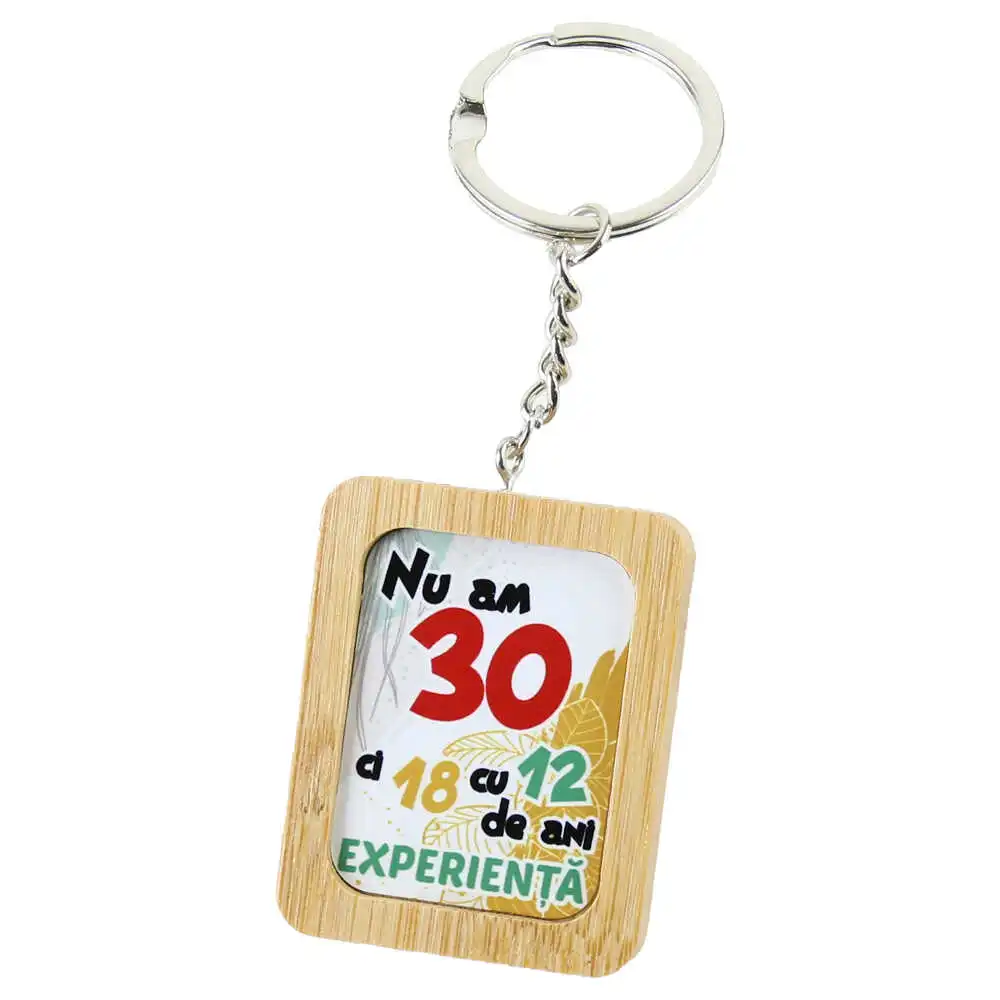 Breloc din bambus "Nu am 30..." Breloc din bambus "Nu am 30..."