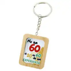 Breloc din bambus "Nu am 60..."