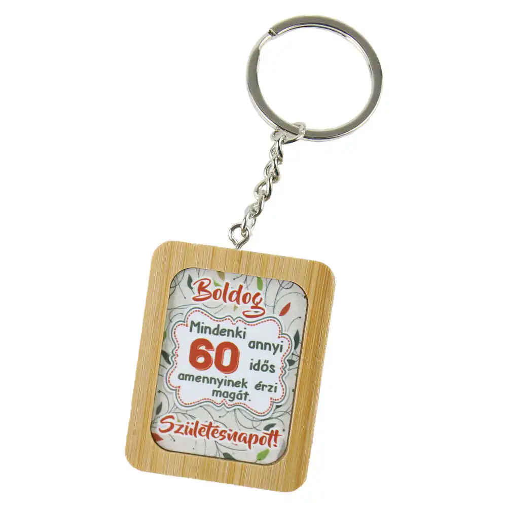 Breloc din bambus "Boldog 60. Szuletesnapot!" 4x5 CM Breloc din bambus "Boldog 60. Szuletesnapot!" 4x5 CM