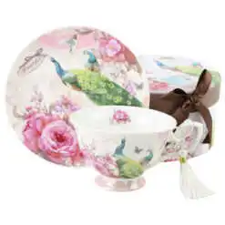 Ceasca cu farfurie din ceramica in cutie decorativa - Design Paun & Flori