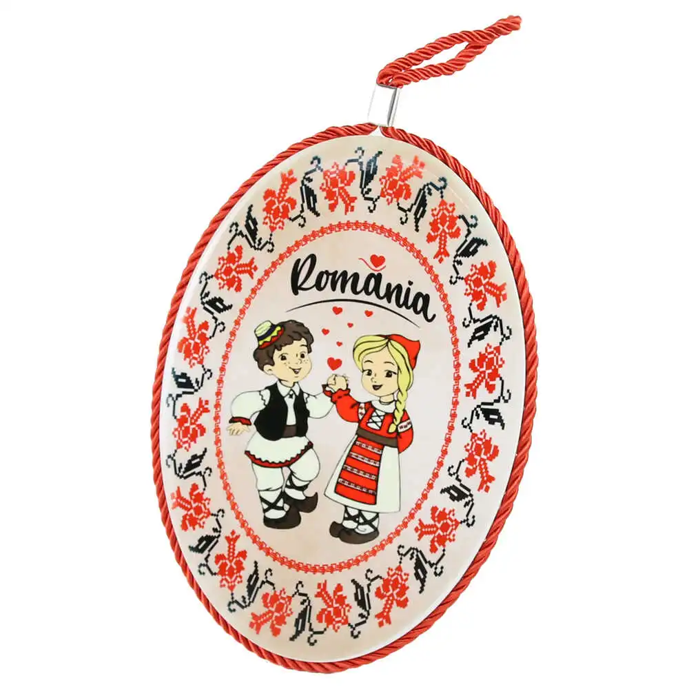 Decor perete oval din ceramica Romania 14 x 20 cm Copii in port traditional Decor perete oval din ceramica Romania 14 x 20 cm Copii in port traditional