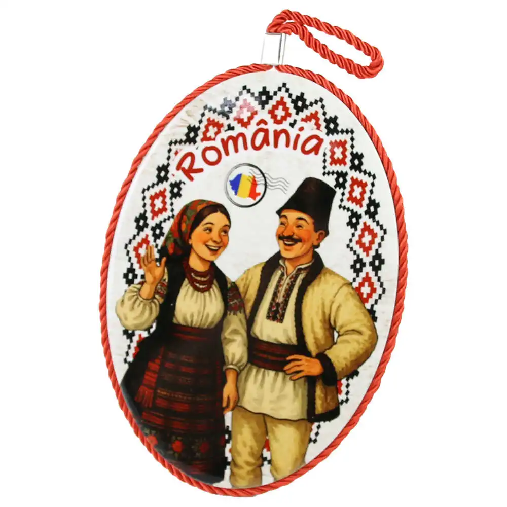 Decor perete oval din ceramica Romania 14 x 20 cm Cuplu in port popular Decor perete oval din ceramica Romania 14 x 20 cm Cuplu in port popular