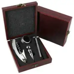 Set 4 accesorii pentru vin in cutie de lemn