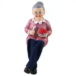 Figurina Batran din rasina cu picioare textil 17 CM