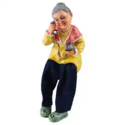 Figurina Batran din rasina cu picioare textil 17 CM
