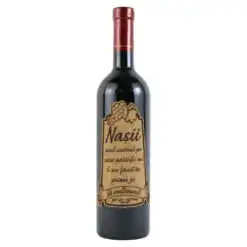 Vin rosu 750 ml "Nasii sunt cadoul..." cu eticheta personalizata din pluta