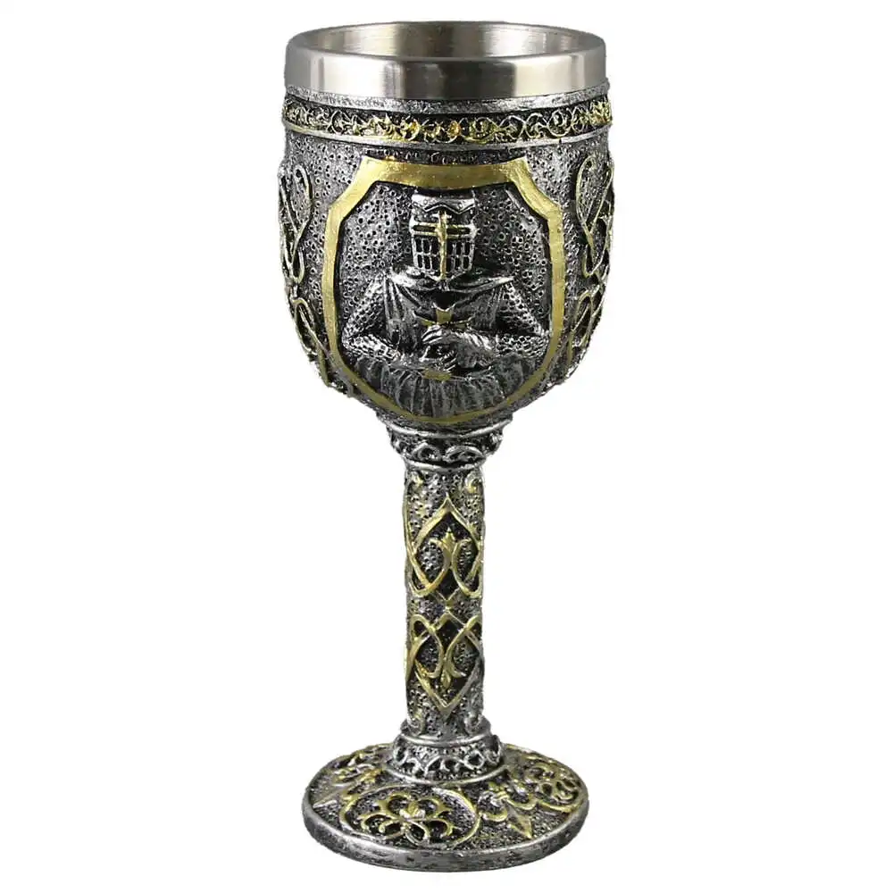 Pocal din metal si rasina Cavaler 8x19 CM Pocal din metal si rasina Cavaler 8x19 CM