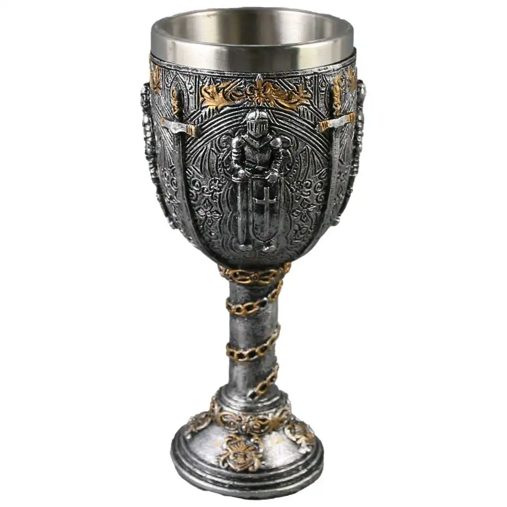 Pocal din metal si rasina Cavaler 8x18 CM Pocal din metal si rasina Cavaler 8x18 CM