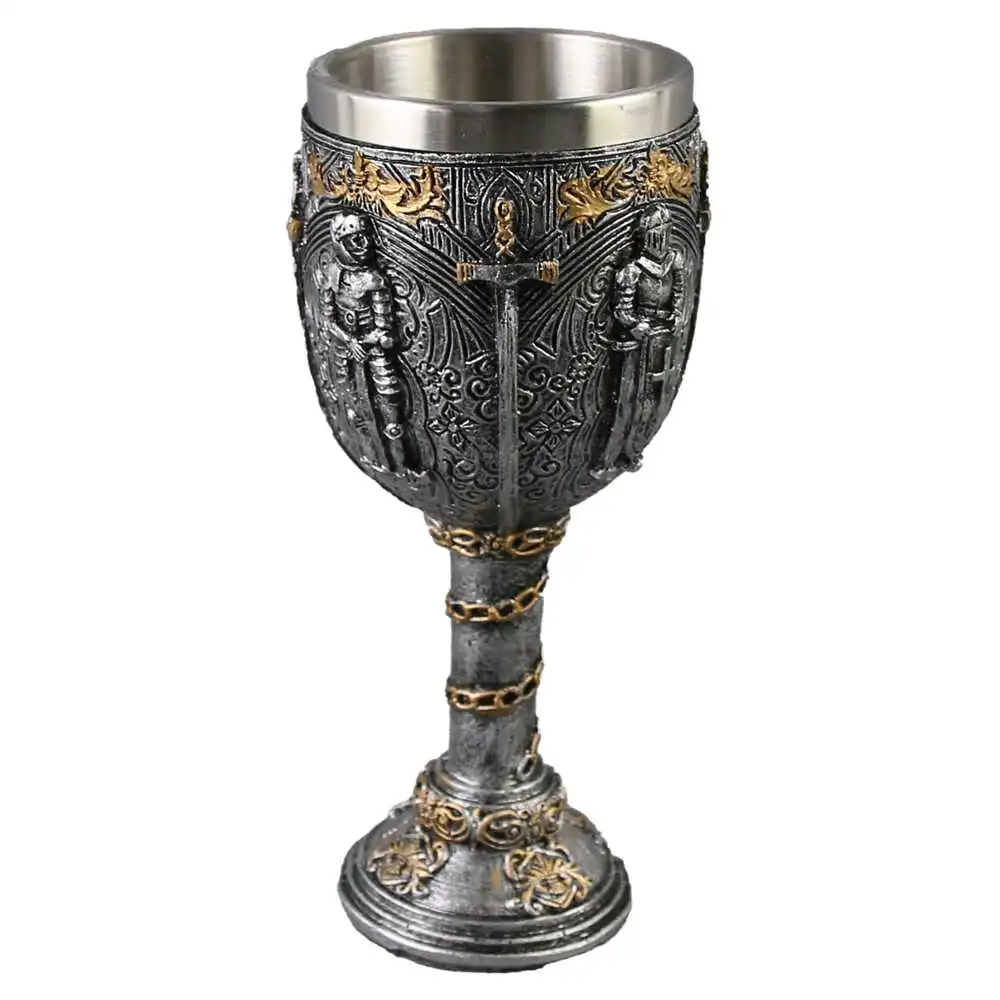 Pocal din metal si rasina Cavaler 8x18 CM Pocal din metal si rasina Cavaler 8x18 CM